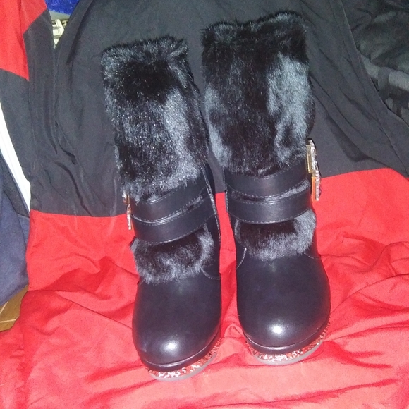 Vera Cuoio
240 Studded Heels Size 7. Sexy time - Picture 5 of 6